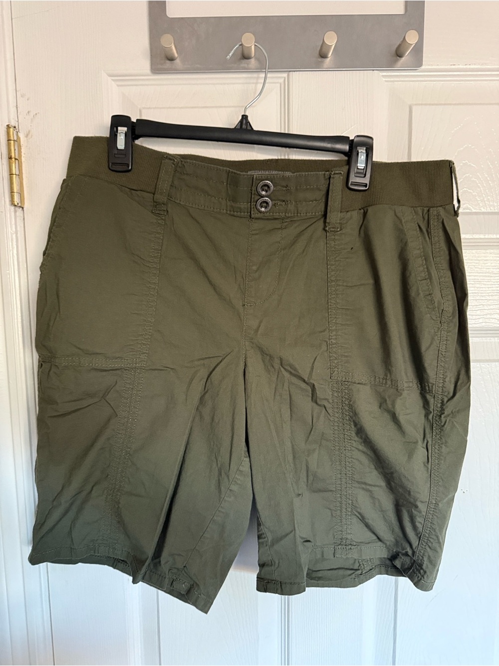 Torrid size 1 14/16 Olive Green Casual Utility Shorts